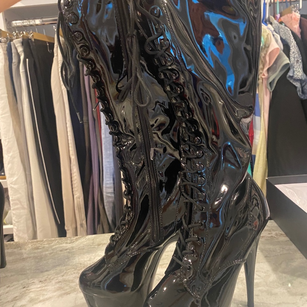 New Pleaser Size 7 Delight Black Patent Knee high boots